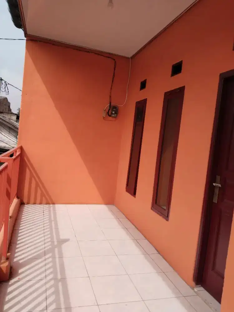 Disewakan rumah di lantai 2 (dekat RS Aulia, Jagakarsa)