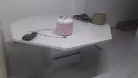 Meja Segi delapan unik