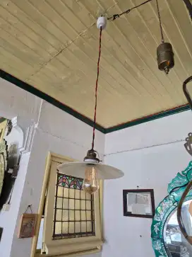 kap lampu poercelin era belanda