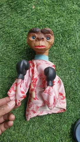 Vintage 1980’s ET the Extra Terrestrial KO Boxing Puppet Action Figure