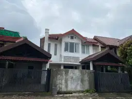 Rumah Mewah Lokasi Strategis dekat LRT di Raffles Hills Cibubur