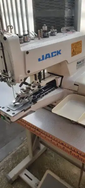 Mesin Kancing Jack
