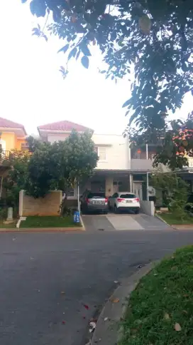 Rumah Cantik Lokasi Strategis dekat Pintu Tol di Kota Wisata Cibubur