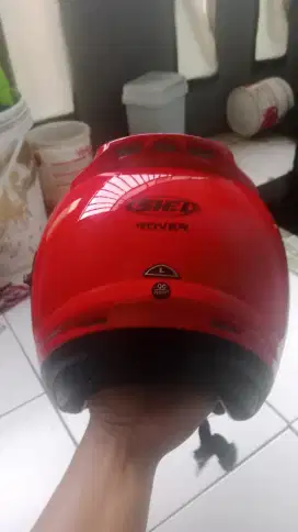 Helm Shel merah