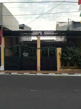 Dijual Rumah pinggir jalan raya