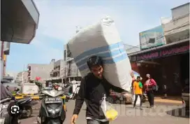 Kuli Barang Toko Olahraga