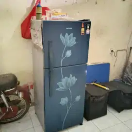 Menerima kulkas rusak..
