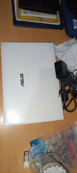 Dijual Laptop ASUS X401U – Ringan & Stylish, Cocok untuk Tugas Ringan!