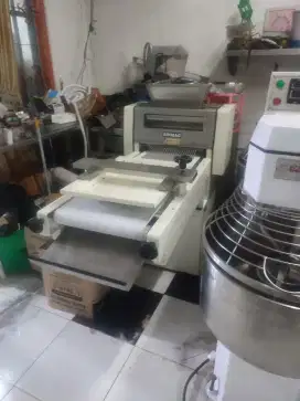 Mesin dough moulder long tipe SM-307 merk Sinmag Taiwan