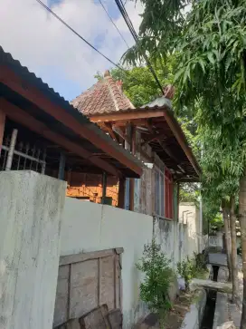 Joglo kayu jati tua