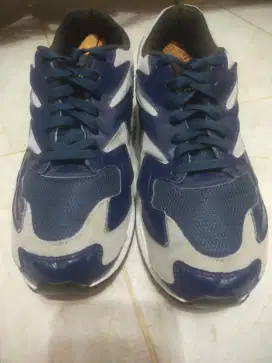 Sepatu second running
