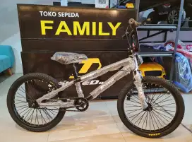 SEPEDA BMX SENATOR LYCAN ROTOR 20INC
