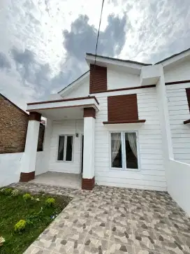 DIJUAL RUMAH CANTIK MINIMALIS HARGA MURAH LOKASI STRATEGIS DI SUNGGAL