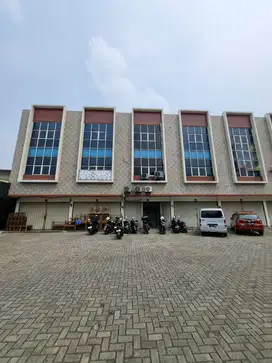 Disewakan Ruko Pondok Gede Parkiran Luas