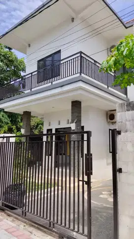 DIJUAL RUMAH LANTAI 2 YANG BERLOKASI DIJALAN TAMAN PENTA JIMBARAN,KUTA