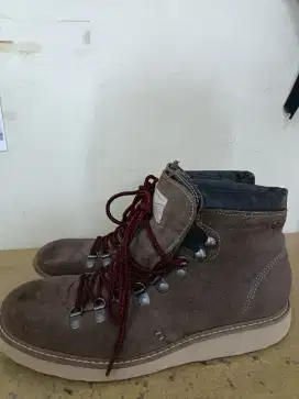 Sepatu merk Calvin Klein