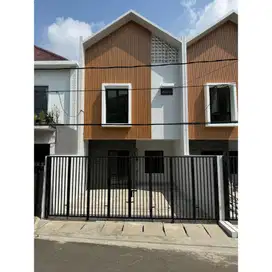 Rumah 3 Lantai Strategis Meruya Jakarta Barat