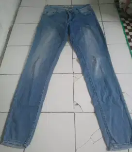 Celana Levis size 27,,,lokasi CICAHEUM