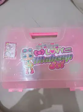 Mainan barbie makeup