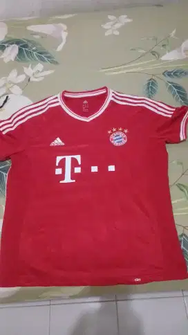 Kaos bola merek adidas bayern munchen