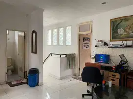 Jual cepat Rumah Nyaman dan Asri dekat taman