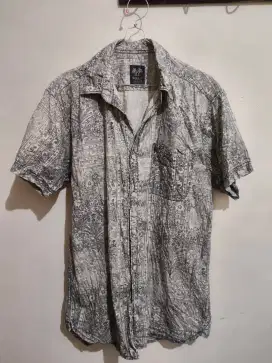 Kemeja Pria Motif Etnik Ex Beli di India
