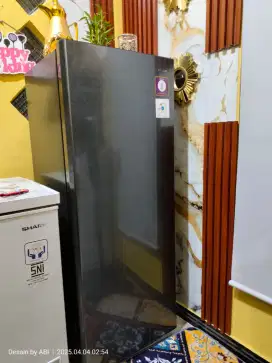 Freezer kulkas Sharp 8 Rak