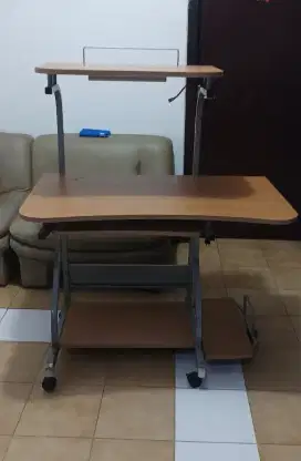 Meja komputer 2 susun