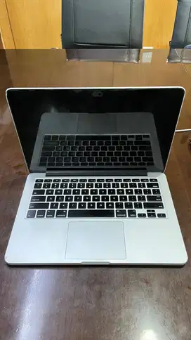 Macbook Pro 2015 8gb SSD 256gb intel i5