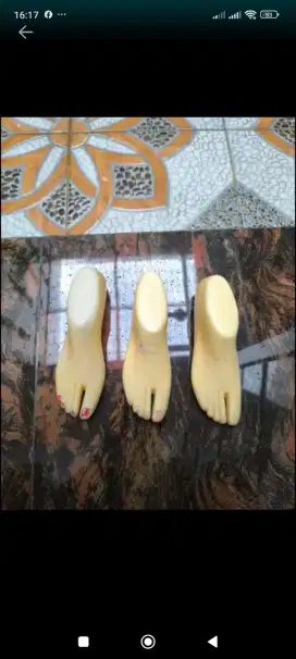 Aksesoris kaki perempuan
