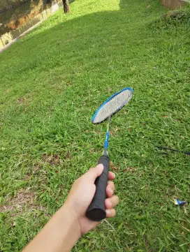 RAKET BADMINTON BEKAS