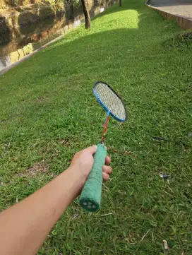 RAKET BADMINTON BEKAS