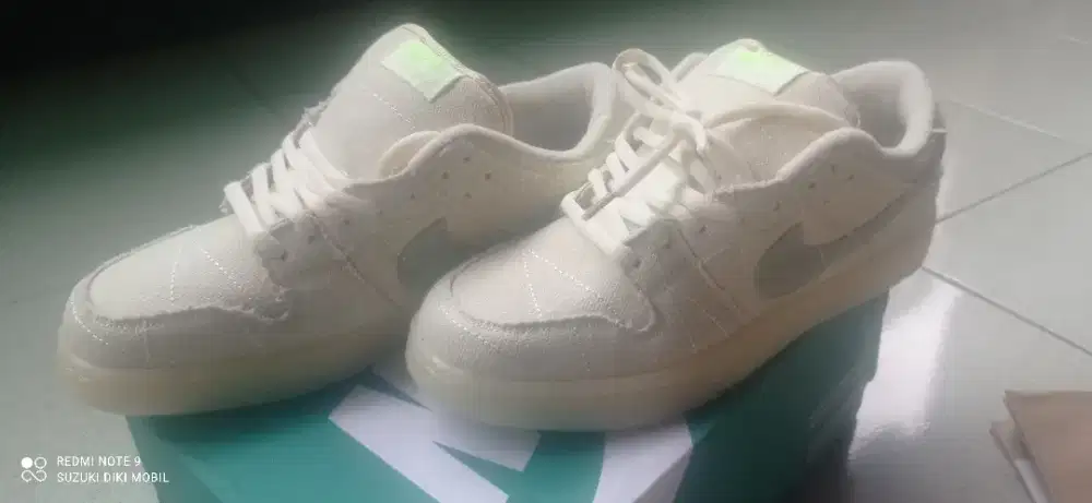 Sepatu NIKE MUMMY size 41/42 grow in the dark