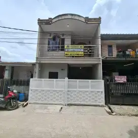 Disewakan rumah 2.5 lantai strategis belakang sd