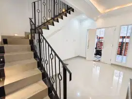 Dijual murah rumah baru 3 lantai american classic