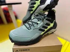 Sepatu Hiking ADIDAS TERREX AX4 GTX IE2569 ORIGINAL