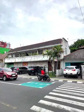 Ruko Strategis Tengah Kota di Jalan Doktor Sutomo