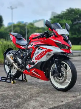 Kawasaki ZX25R ABS Merah