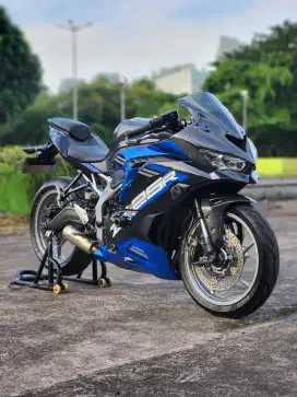 Kawasaki ZX25R ABS Biru
