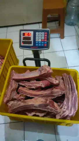 Iga sapi potong mesin