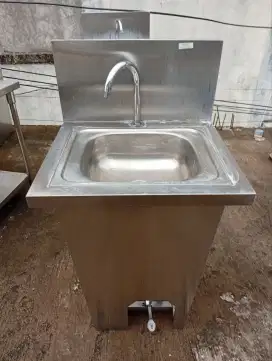 Sink injak dua model oval sama kotak UK 60x56x85 hrg /unit 1,7jt