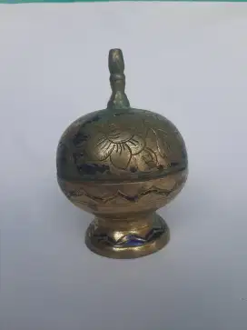 Kinangan antik kuningan
