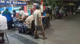 Dibutuhkan tenaga serabutan dan tukang bungkus warung Padang