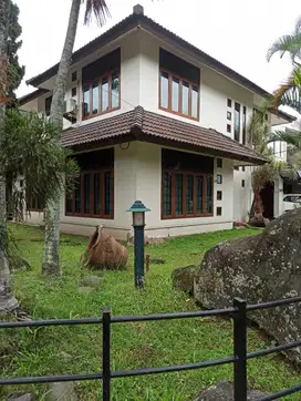 rumah terawat SHM sayap buah batu/soetta