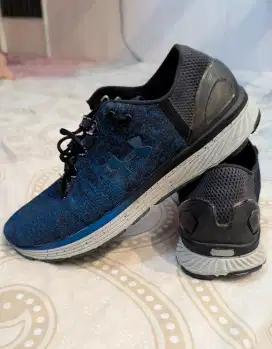Sepatu under armour size 43
