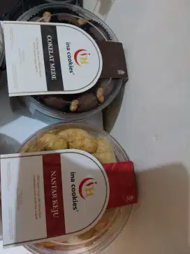 Menjual Kuker ina cookies tersedia 2 toples