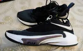 Sepatu nike size 43