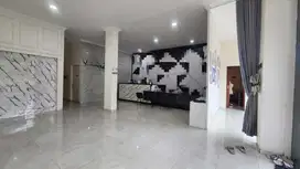 Disewakan Ruko Gandeng 3 Lantai Modernland