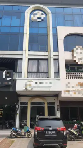 DISEWAKAN Ruko PIK1 THE METRO 4,5X15 4 LANTAI HARGA 330jt/th