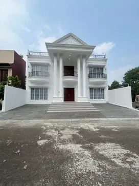 Rumah Furnished kolam renang dengan rooftop view gunung Sentul